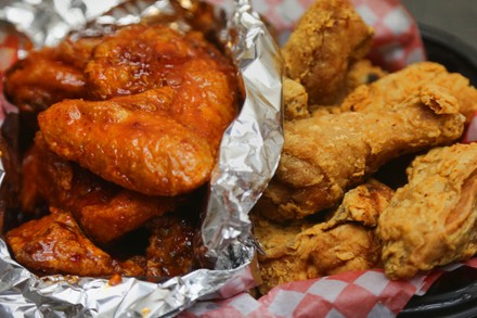 33 Korean fried chicken Stock Pictures, Editorial Images and Stock