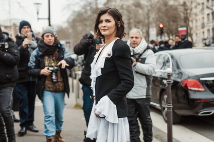 Street Style - Paris Fashion Week - Womenswear Fall/Winter 2020/2021, Paris, Ile-de-France, France - 28 Feb 2020