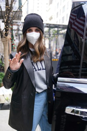 Alison Brie out and about, New York, USA - 05 Apr 2022