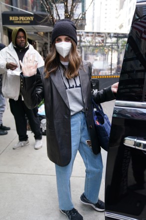 Alison Brie out and about, New York, USA - 05 Apr 2022