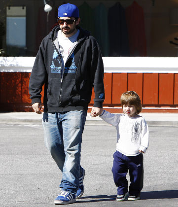 Jordan Bratman and son Max at the Farmers Market in Brentwood, Los Angeles, America  - 20 Feb 2011