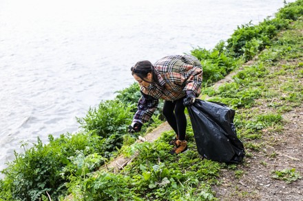 Aimee Fuller and Katya Jones clean up the River Thames pathway for World Earth Day, London, UK - 22 Apr 2022