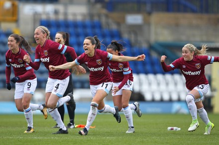 Women's FA Cup SF: Reading 1 West Ham 1* (*won 4-3 pens)