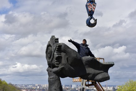 Dismantling of the Monument of Friendship in Kyiv amid the Russian invasion of Ukraine - 26 Apr 2022