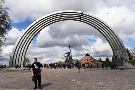 Kyiv dismantles monument of Russia- Ukraine friendship in Ukraine - 26 Apr 2022