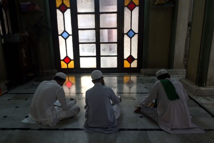 Prayer During The Jumma  Holy Month Of Ramadan, Kolkata, West Bengal, India - 29 Apr 2022