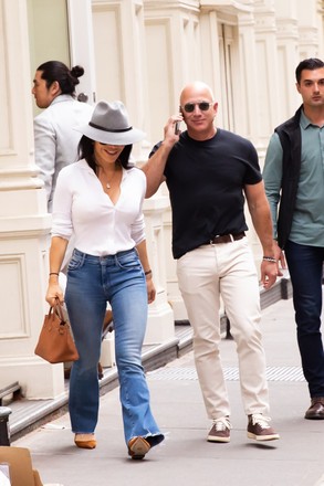 Jeff Bezos and Lauren Sanchez out shopping, New York, USA - 01 May 2022