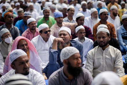 Muslim Man Applying Surma On Eyes Editorial Stock Photo - Stock Image ...