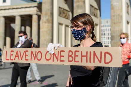 3,000 Immigration Ban Protest Stock Pictures, Editorial Images And ...