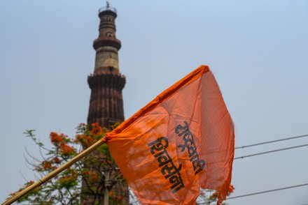 __COUNT__ imágenes de Members Of Hindu Outfit Protest To Rename Qutub ...