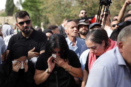 Mourners carry slain Al Jazeera veteran journalist Shireen Abu Akleh ...