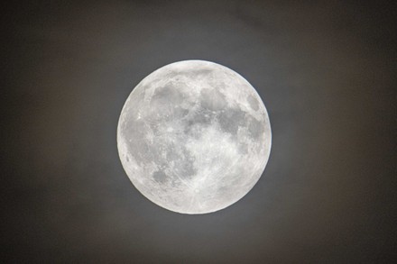 Super Flower Full Moon Of 2022, Eindhoven, Netherlands - 16 May 2022