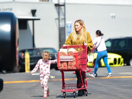 Hilary Duff and her daughter Banks Violet Bair runs errands in West Hollywood, Los Angeles, USA - 19 May 2022