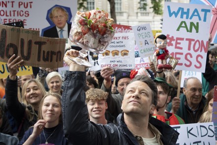 Jamie Oliver Eton Mess Protest, London, UK - 20 May 2022