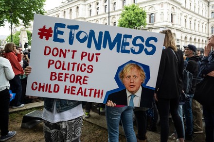 Jamie Oliver's 'Eton Mess' protest outside Downing Street, LONDON, UK - 20 May 2022