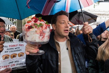 Jamie Oliver's 'Eton Mess' protest, London, UK - 20 May 2022