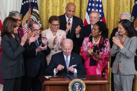 DC: President Biden signs Executive Order to advance effective, accountable policing and strengthen public safety, Washington, District of Columbia, USA - 25 May 2022