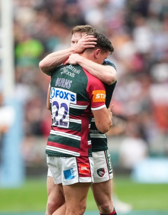 Freddie Burns and Chris Ashton of Leicester Tigers hug after the match