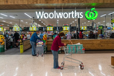 Shoppers Outside Woolworths Supermarket Adelaide South Editorial Stock ...