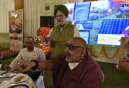 Union Minister Petroleum and Natural Gas Hardeep Singh Puri Unveils Indoor Solar Cooking Stove Surya Nutan Developed By Indian Oil, New Delhi, DLI, India - 22 Jun 2022