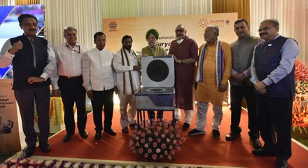 Union Minister Petroleum and Natural Gas Hardeep Singh Puri Unveils Indoor Solar Cooking Stove Surya Nutan Developed By Indian Oil, New Delhi, DLI, India - 22 Jun 2022
