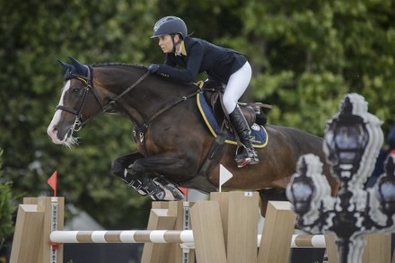 Edwina Topsalexander Riding Catenda During Prix Editorial Stock