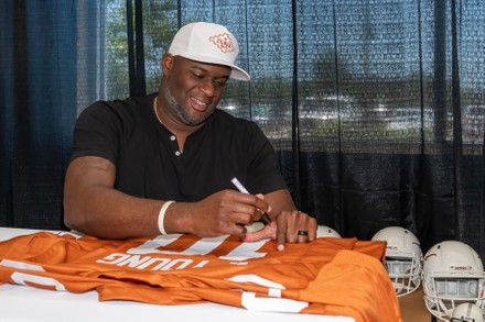 3,567 Vince Young And Football Stock Photos, High-Res Pictures