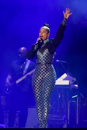 alicia keys hips