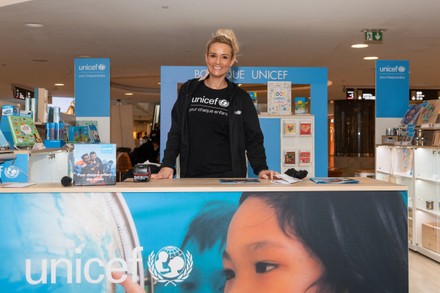 Elodie Gossuin At Ephemeral Stands Of UNICEF - Paris, France - 25 Nov 2021