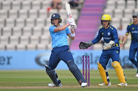 2,000 Hampshire county cricket club v essex county cricket club Stock