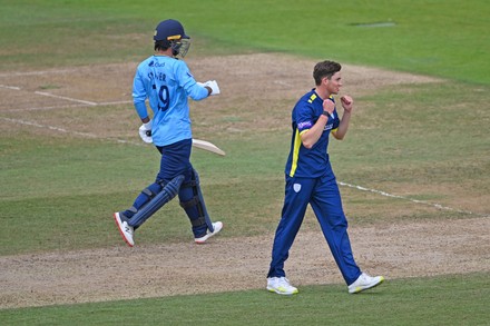 2,000 Hampshire county cricket club v essex county cricket club Stock