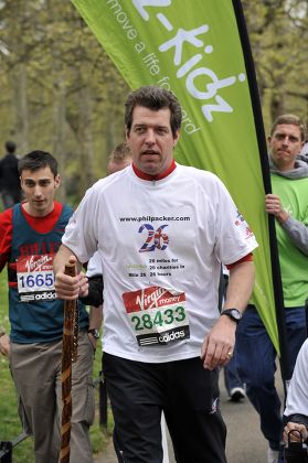 Former Soldier Phil Packer Who Was Badly Injured In Iraq In 2008 Finishes The London Marathon After 24hrs Raising Money For 26 Different Charities.