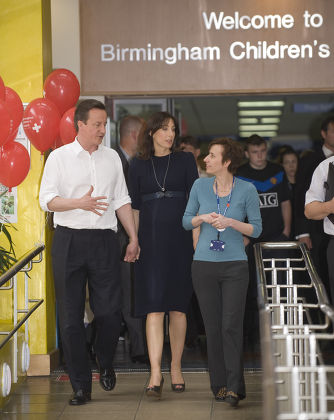 Conservative Party Leader David Cameron Mp And His Wife Samantha Cameron Pictured At The Birmingham Children's Hospital In Advance Of The Third And Final Tv Leaders Debate. They Are Pictured Here With The Deputy Chief Medical Officer Fiona Reynolds.