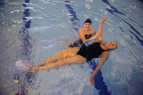 Magnificent 7 Rachael Latham With Gail Emms Aldershot Aquatics Centre Pic Andy Hooper