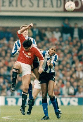 Football Club Games 1991 - Sheffield Wednesday Vs Manchester United Shows: John Sheridan & Neil Webb In Action Watched By Carlton Palmer