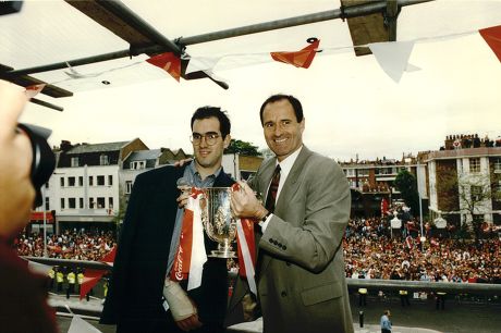 Football Coca Cola Cup Final 1993 - Arsenal Player Steve Morrow (left) And Manager George Graham Show Off The Coca Cola Cup At Islington Town Hall...