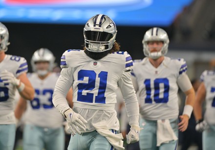 Running back (21) Ezekiel Elliott of the Dallas Cowboys warms up