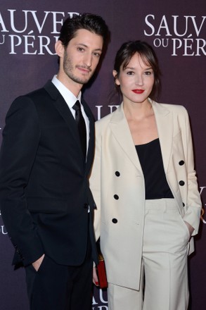 Pierre Niney Et Anais Demoustier Assistent Editorial Stock Photo ...