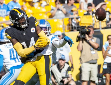 Photo: Steelers Tre Norwood Dives to Tackle Lions Jermar Jefferson -  PIT2022082883 