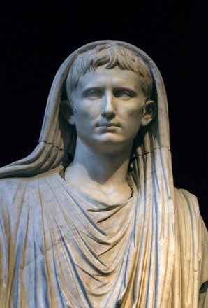 Statue Roman Emperor Augustus Wearing Toga Editorial Stock Photo ...