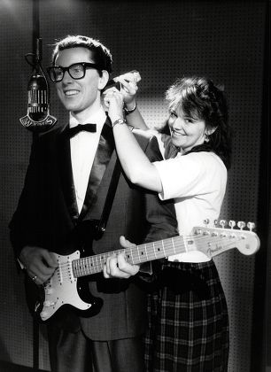 Sue Cook Hairdresser With Buddy Holly At Madame Tussaud's In London - 1989