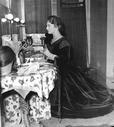 Actress Barbara Jefford In Dressing Room At Old Vic In 1961.