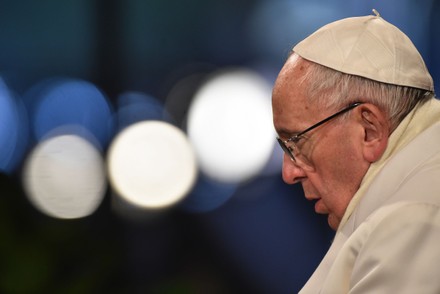 __COUNT__ Pope Francis Presides Over Good Friday Colosseum Procession ...