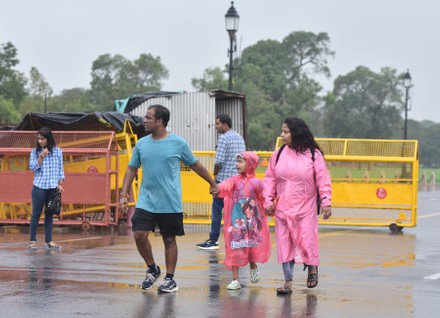 Heavy Rain Lashes Delhi Ncr Traffic Jams Waterlogging In Several Areas New Delhi India