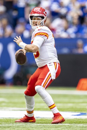 Indianapolis, Indiana, USA. 25th Sep, 2022. Kansas City Chiefs quarterback  Patrick Mahomes (15) passes the ball during NFL football game action  between the Kansas City Chiefs and the Indianapolis Colts at Lucas