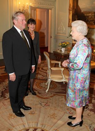 Queen Elizabeth II meets the Premier of Western Australia Colin Barnett, Buckingham Palace, London, Britain - 10 Jun 2011