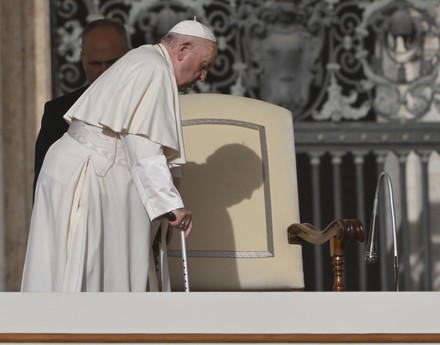 Pope Francis Using Cane Arrives Lead Editorial Stock Photo - Stock ...