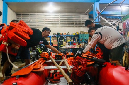 2,000 Typhoon Hits Stock Pictures, Editorial Images And Stock Photos ...