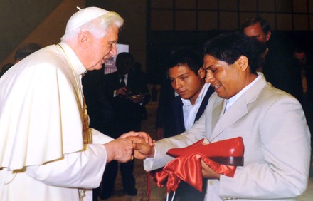 Picture Pope Benedict Xvi Shaking Hands Editorial Stock Photo - Stock ...