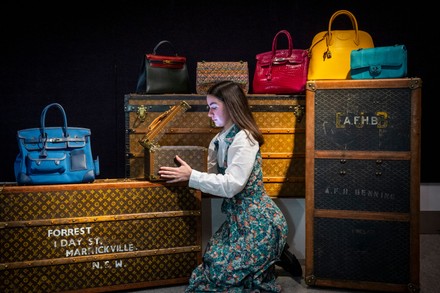 AUTHENTIC Louis Vuitton Monogram Designer handbag